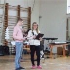 100_4107_posedenie_pri_stromceku.JPG