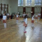 100_4129_posedenie_pri_stromceku.JPG